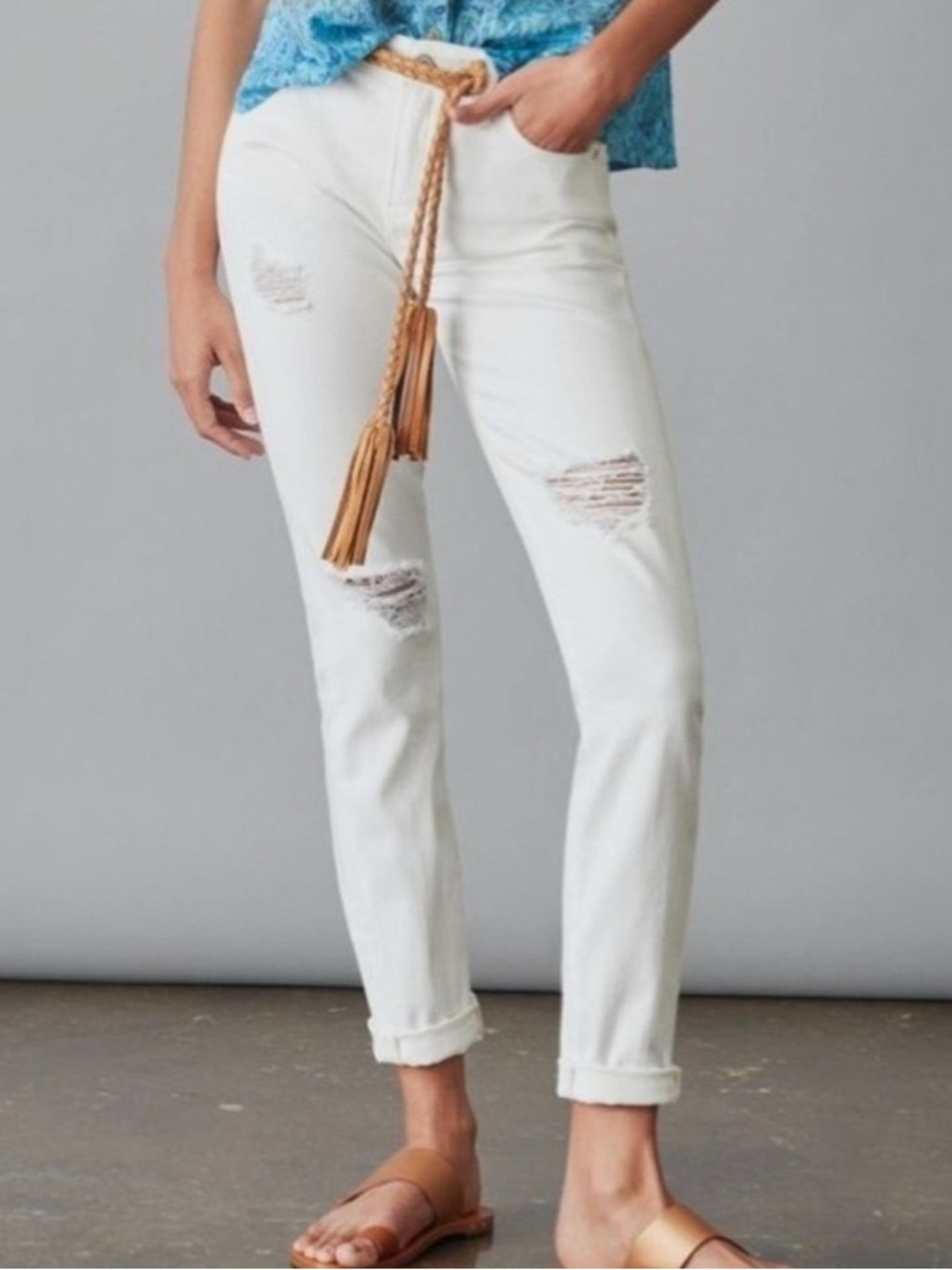Anthropologie Pilcro White Mid Rise Slim Distressed Fit Boyfriend Jeans Size 30